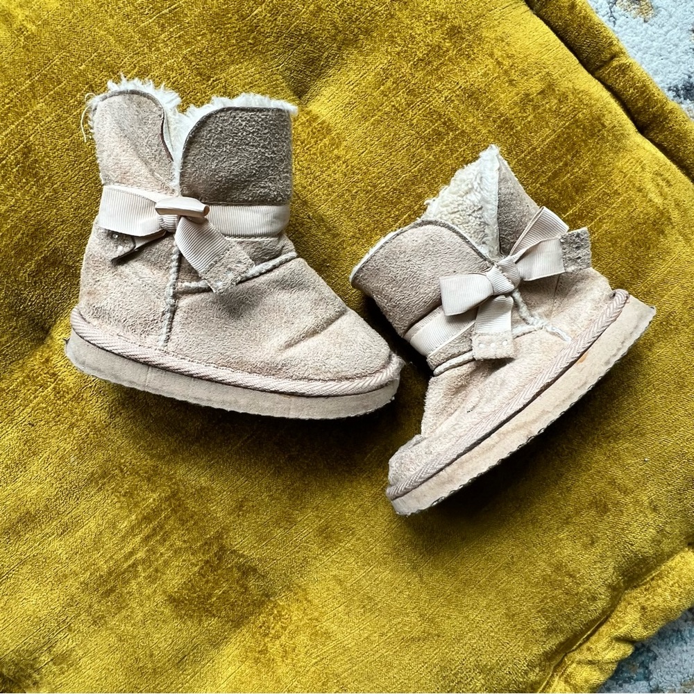 *Moving Sale* Beige Winter Boot, size 7 / 8